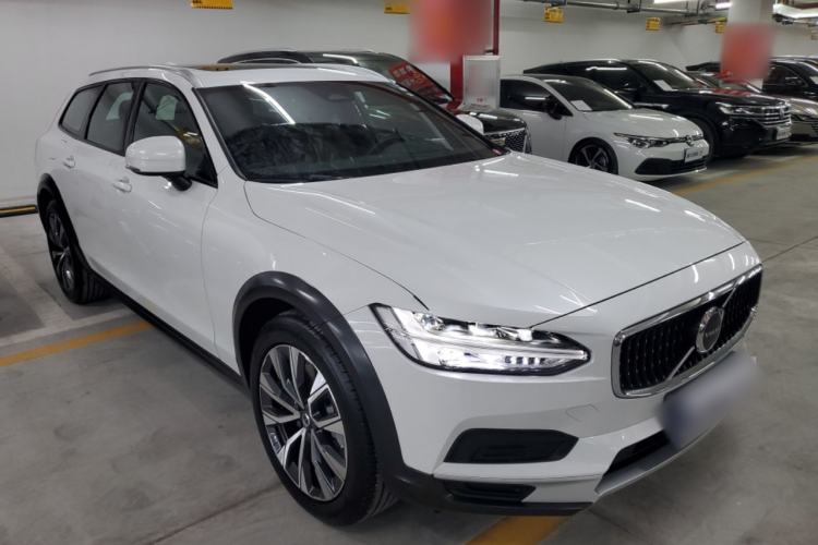 Used Volvo V90 2022 Cross Country B5 AWD Smart Range Edition Exterior 2