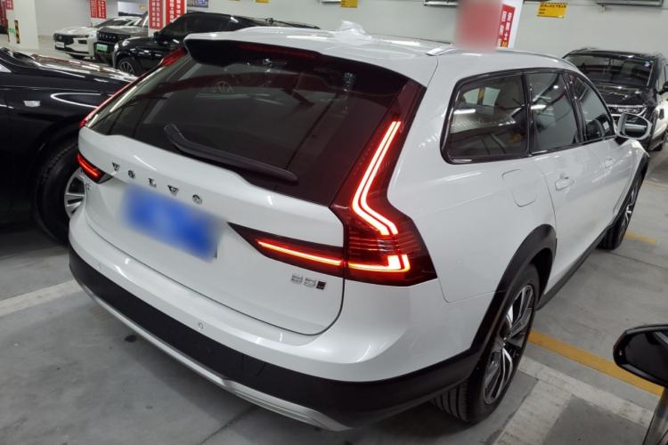 Used Volvo V90 2022 Cross Country B5 AWD Smart Range Edition Exterior 5