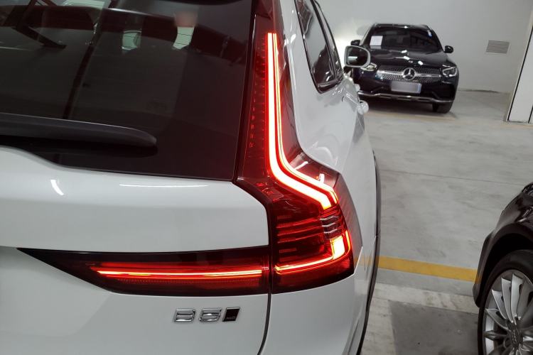 Used Volvo V90 2022 Cross Country B5 AWD Smart Range Edition Exterior 6