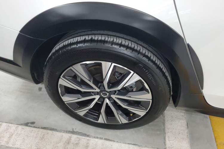 Used Volvo V90 2022 Cross Country B5 AWD Smart Range Edition Exterior 8