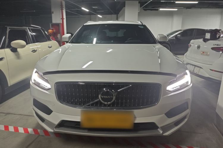 Used Volvo V90 2022 Cross Country B5 AWD Smart Range Edition Front