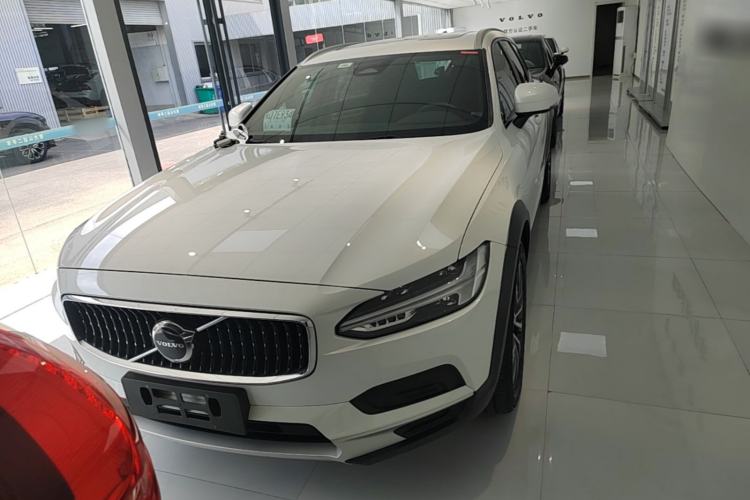 Used Volvo V90 2022 Cross Country B5 AWD Smart Range Edition Front