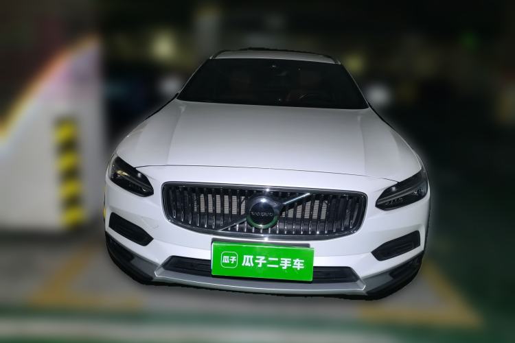 Used Volvo V90 2022 Cross Country B5 AWD Smart Range Edition Front