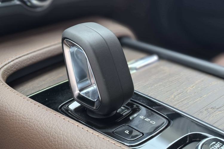 Used Volvo V90 2022 Cross Country B5 AWD Smart Range Edition Gear Lever