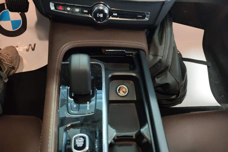 Used Volvo V90 2022 Cross Country B5 AWD Smart Range Edition Gear Lever