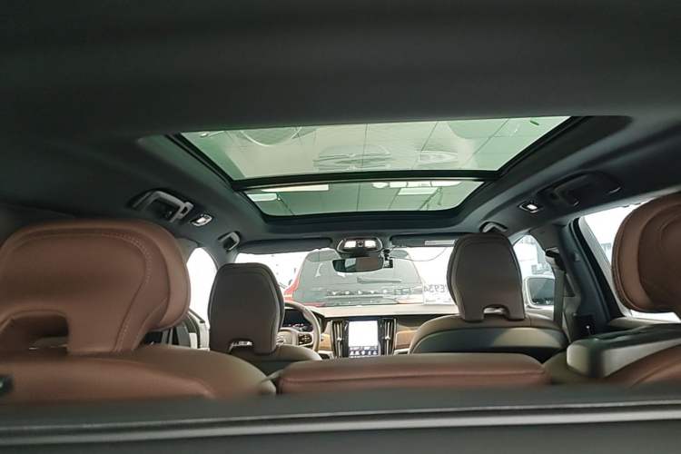 Used Volvo V90 2022 Cross Country B5 AWD Smart Range Edition Headliner
