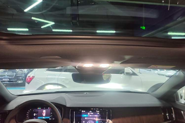 Used Volvo V90 2022 Cross Country B5 AWD Smart Range Edition Headliner