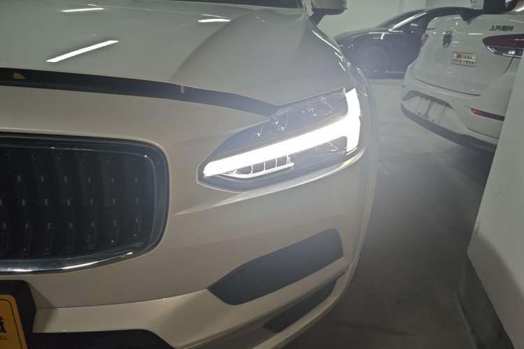 Used Volvo V90 2022 Cross Country B5 AWD Smart Range Edition Left Front Headlight