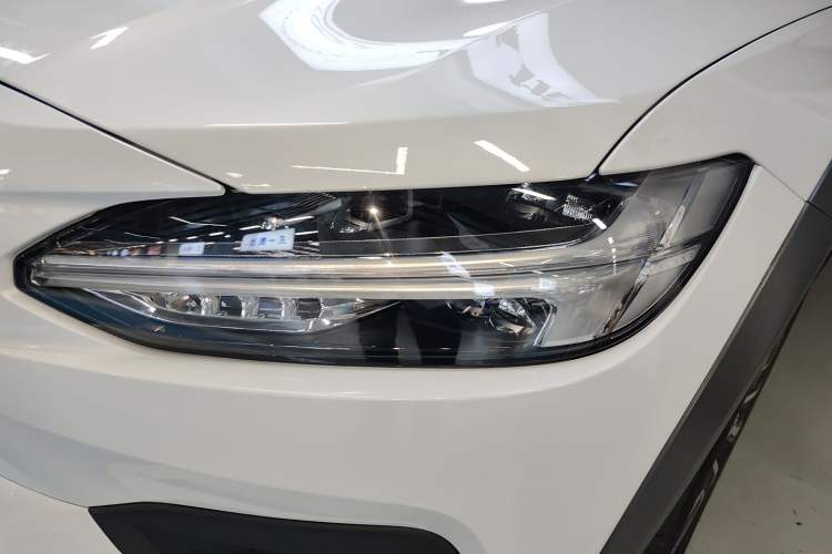 Used Volvo V90 2022 Cross Country B5 AWD Smart Range Edition Left Front Headlight