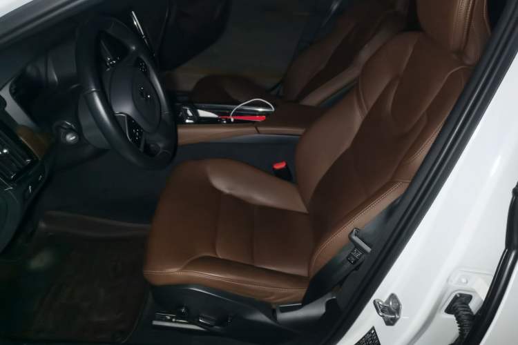 Used Volvo V90 2022 Cross Country B5 AWD Smart Range Edition Left Front Seat