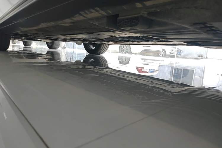 Used Volvo V90 2022 Cross Country B5 AWD Smart Range Edition Left Side Sill