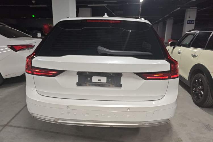 Used Volvo V90 2022 Cross Country B5 AWD Smart Range Edition Rear