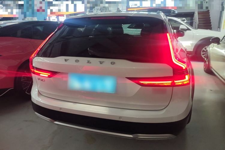 Used Volvo V90 2022 Cross Country B5 AWD Smart Range Edition Rear