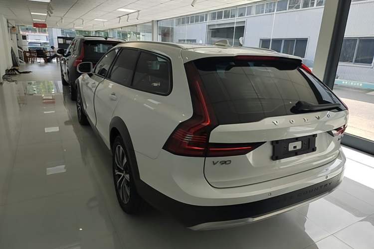 Used Volvo V90 2022 Cross Country B5 AWD Smart Range Edition Rear Left 45 Deg