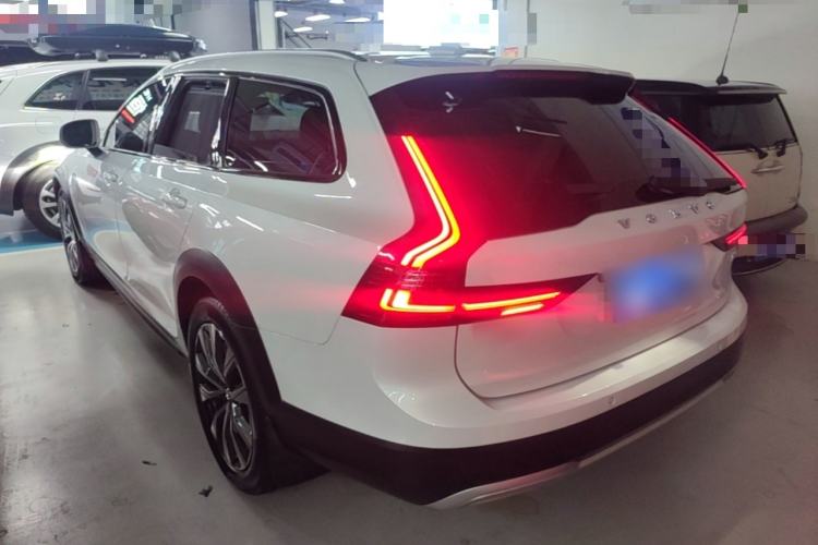 Used Volvo V90 2022 Cross Country B5 AWD Smart Range Edition Rear Left 45 Deg