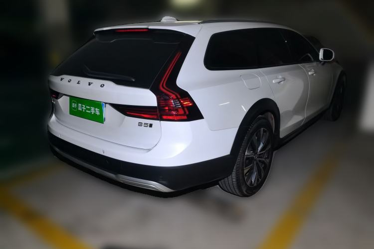 Used Volvo V90 2022 Cross Country B5 AWD Smart Range Edition Rear Right 45 Deg