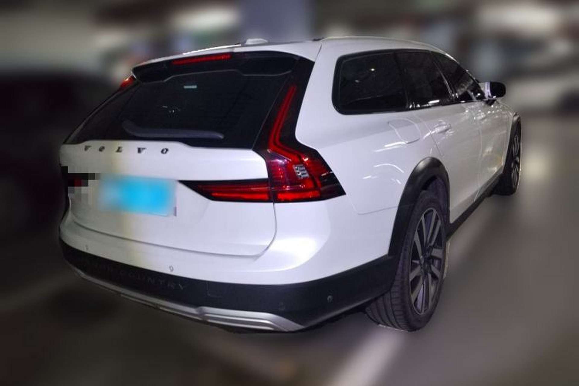 Used Volvo V90 2022 Cross Country B5 AWD Prestige Edition Rear Right 45 Deg