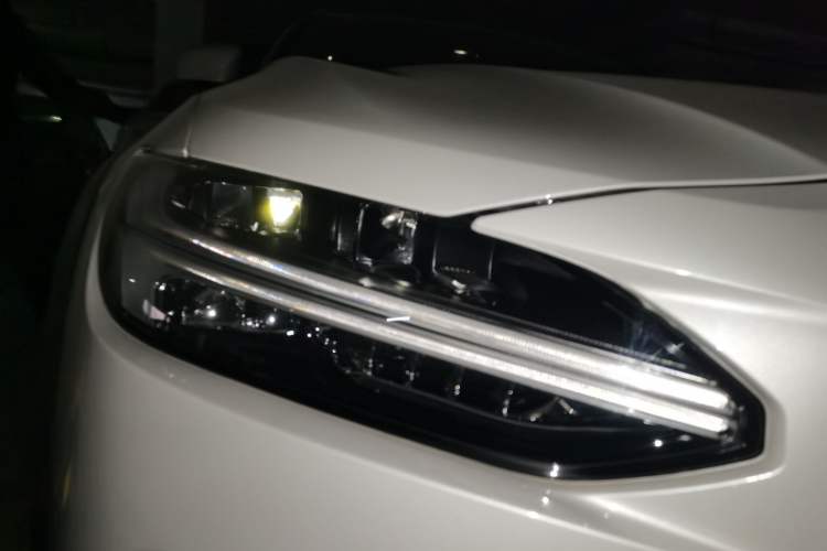 Used Volvo V90 2022 Cross Country B5 AWD Smart Range Edition Right Front Headlight