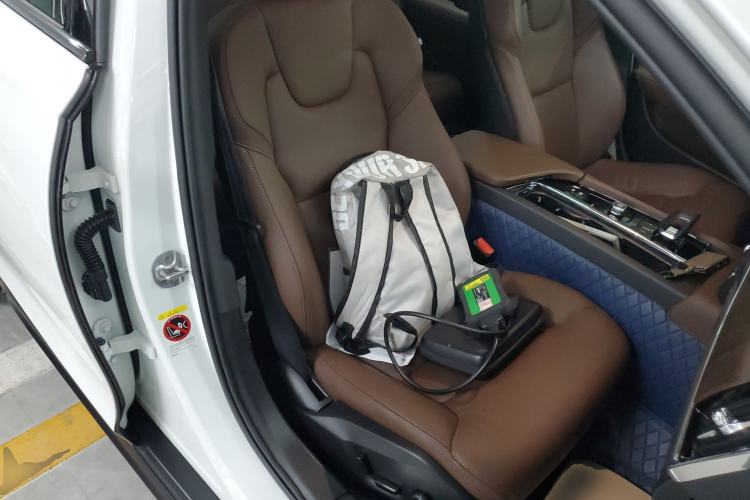 Used Volvo V90 2022 Cross Country B5 AWD Smart Range Edition Right Front Seat