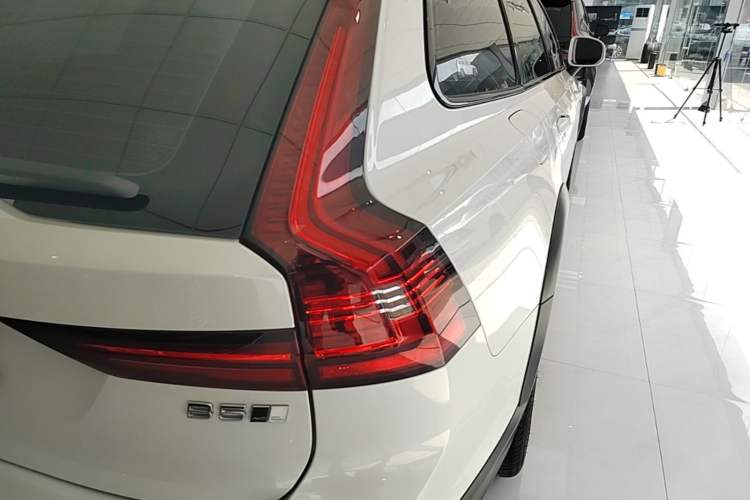 Used Volvo V90 2022 Cross Country B5 AWD Smart Range Edition Right Rear Taillight