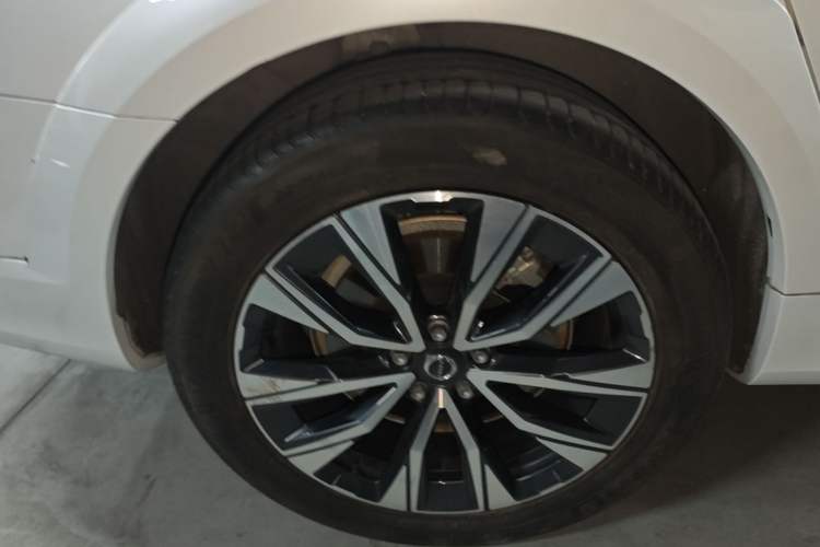 Used Volvo V90 2022 Cross Country B5 AWD Smart Range Edition Right Rear Wheel Hub
