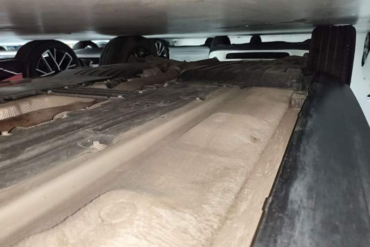 Used Volvo V90 2022 Cross Country B5 AWD Smart Range Edition Right Side Sill