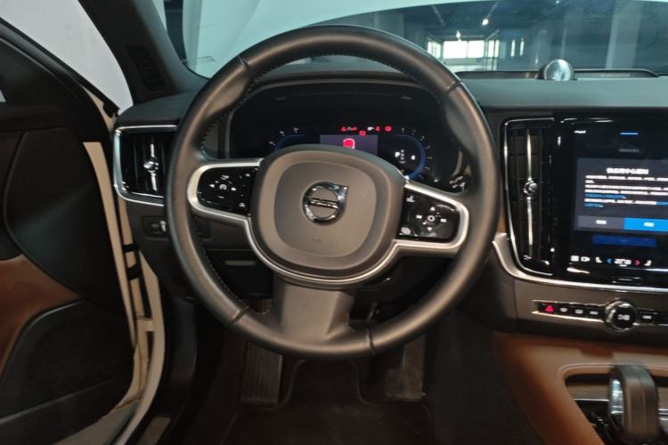 Used Volvo V90 2022 Cross Country B5 AWD Smart Range Edition Steering Wheel