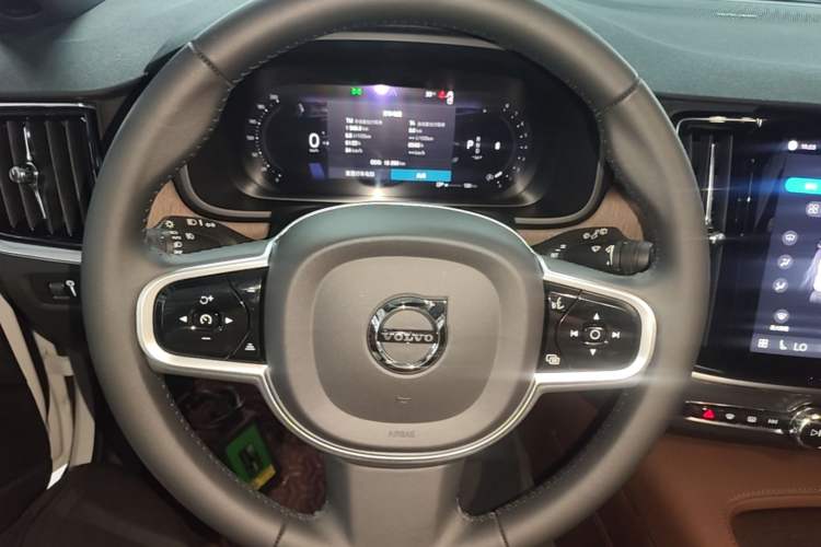 Used Volvo V90 2022 Cross Country B5 AWD Smart Range Edition Steering Wheel