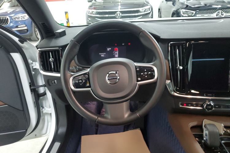 Used Volvo V90 2022 Cross Country B5 AWD Smart Range Edition Steering Wheel