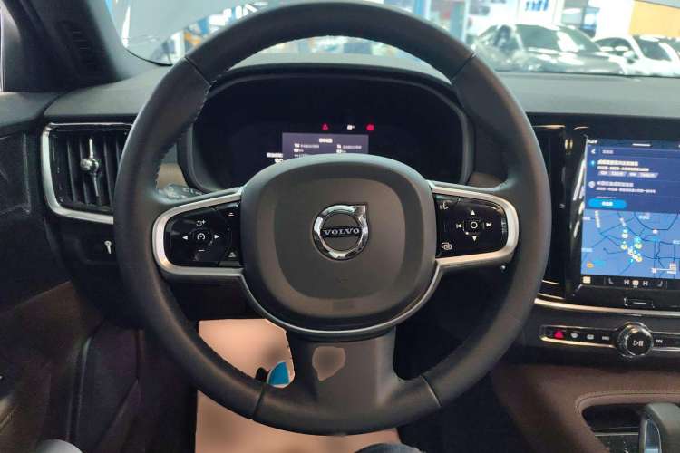 Used Volvo V90 2022 Cross Country B5 AWD Smart Range Edition Steering Wheel