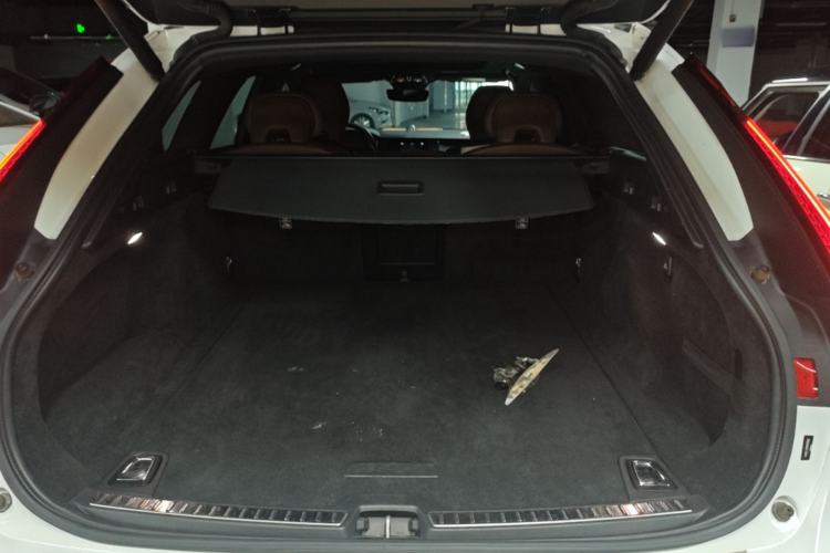 Used Volvo V90 2022 Cross Country B5 AWD Smart Range Edition Trunk