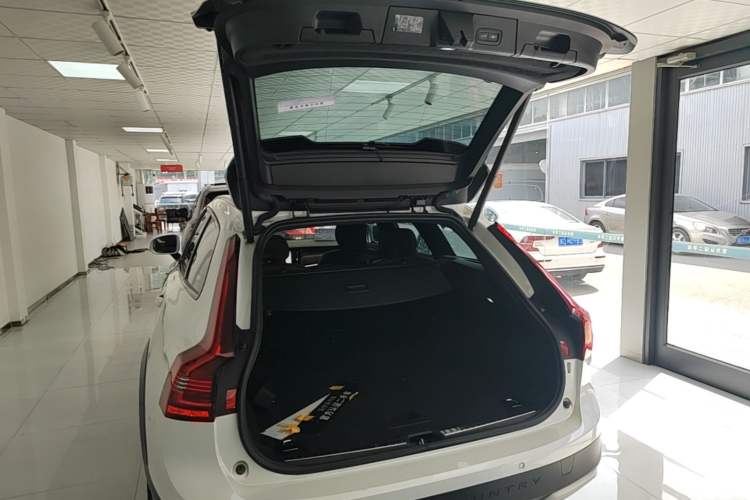 Used Volvo V90 2022 Cross Country B5 AWD Smart Range Edition Trunk