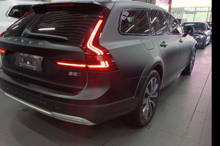 Used Volvo V90 2023 Cross Country B5 AWD Smart Range Edition Exterior 2
