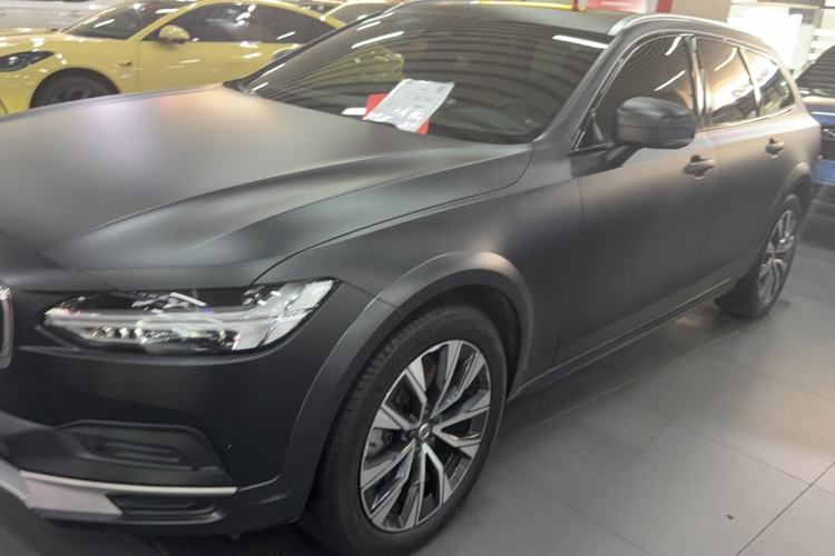Used Volvo V90 2023 Cross Country B5 AWD Smart Range Edition Exterior 5