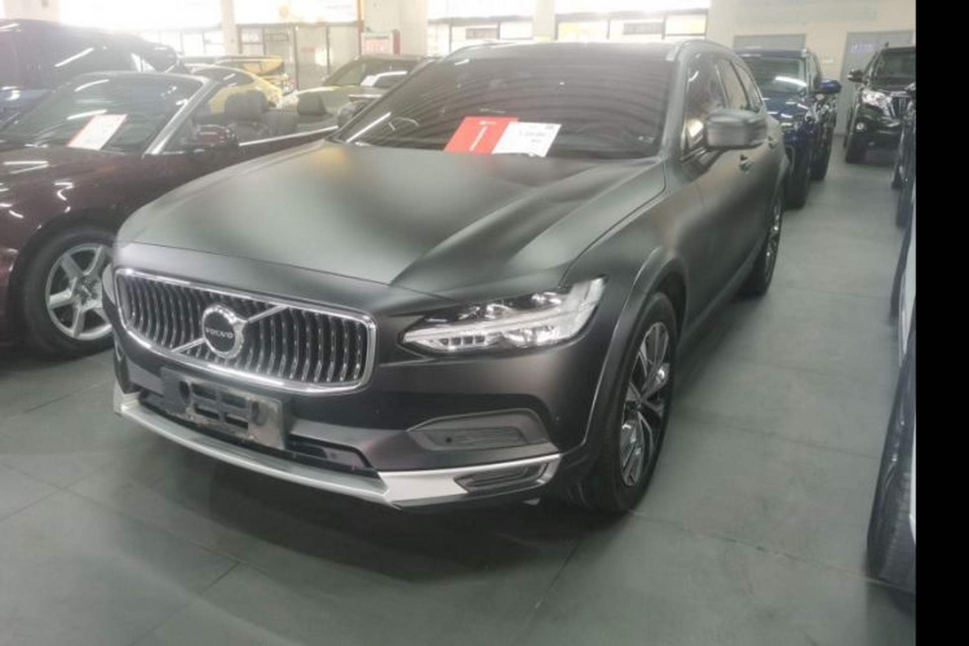 Used Volvo V90 2023 Cross Country B5 AWD Smart Range Edition Front Left 45 Deg