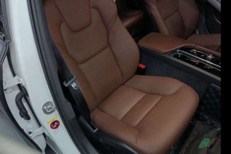 Used Volvo V90 2023 Cross Country B5 AWD Smart Range Edition Interior 3