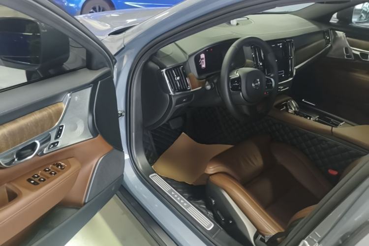Used Volvo V90 2023 Cross Country B5 AWD Prestige Edition Driver Seat