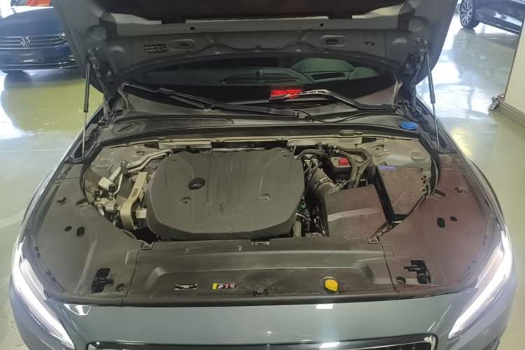 Used Volvo V90 2023 Cross Country B5 AWD Prestige Edition Engine Bay