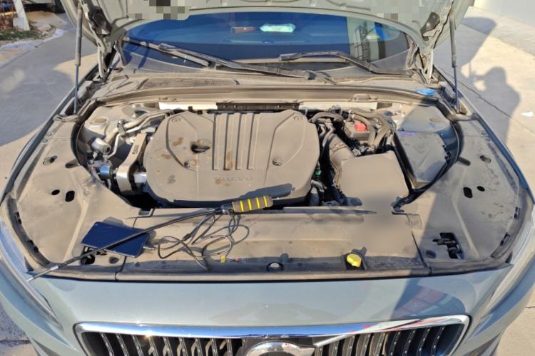 Used Volvo V90 2023 Cross Country B5 AWD Smart Range Edition Engine Bay
