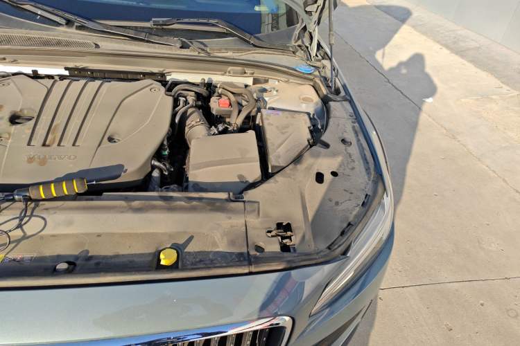Used Volvo V90 2023 Cross Country B5 AWD Smart Range Edition Engine Bay Left