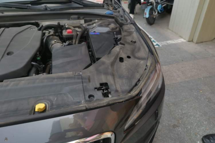 Used Volvo V90 2023 Cross Country B5 AWD Smart Range Edition Engine Bay Left