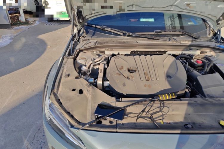 Used Volvo V90 2023 Cross Country B5 AWD Smart Range Edition Engine Bay Right