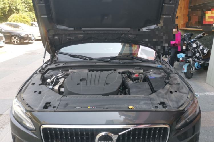 Used Volvo V90 2023 Cross Country B5 AWD Smart Range Edition Engine Bay
