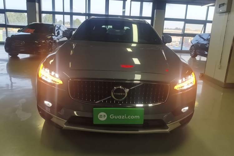 Used Volvo V90 2023 Cross Country B5 AWD Prestige Edition Front