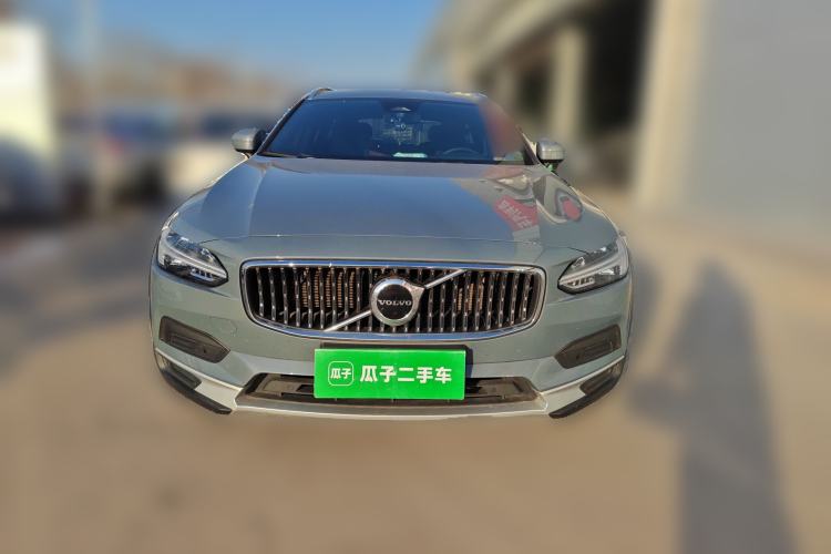 Used Volvo V90 2023 Cross Country B5 AWD Smart Range Edition Front