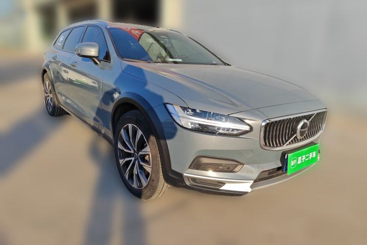 Used Volvo V90 2023 Cross Country B5 AWD Smart Range Edition Front Right 45 Deg