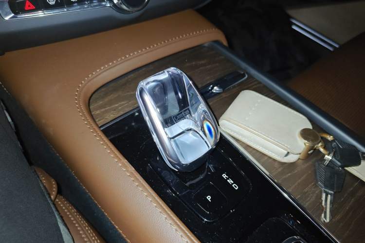 Used Volvo V90 2023 Cross Country B5 AWD Prestige Edition Gear Lever