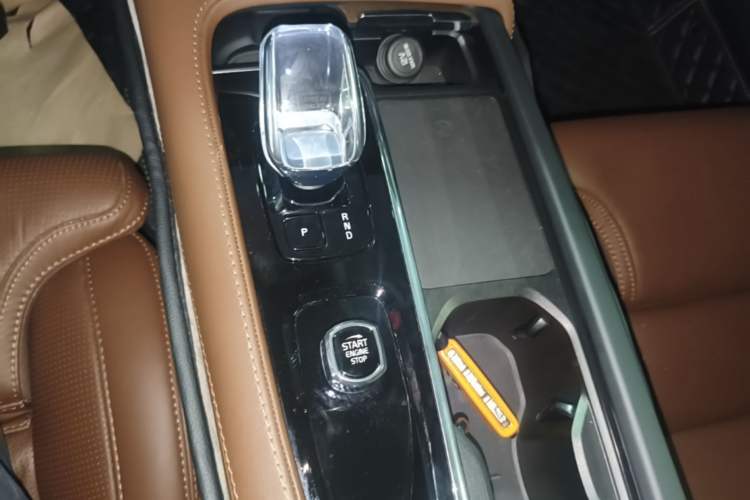 Used Volvo V90 2023 Cross Country B5 AWD Prestige Edition Gear Lever