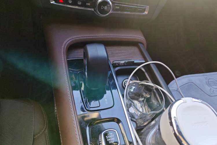 Used Volvo V90 2023 Cross Country B5 AWD Smart Range Edition Gear Lever