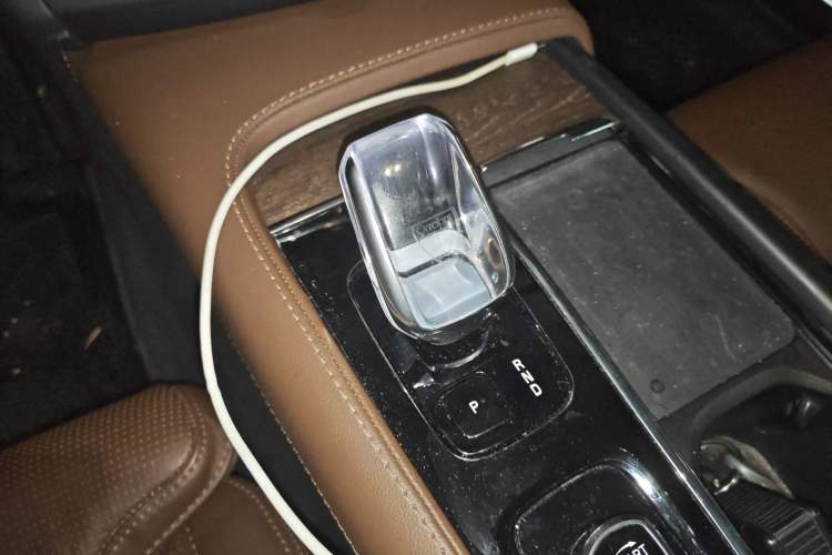 Used Volvo V90 2023 Cross Country B5 AWD Prestige Edition Gear Lever